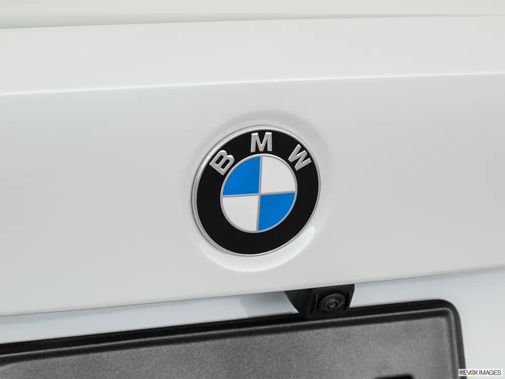 320i