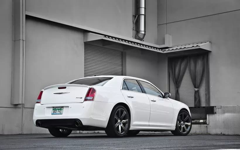 300 SRT8