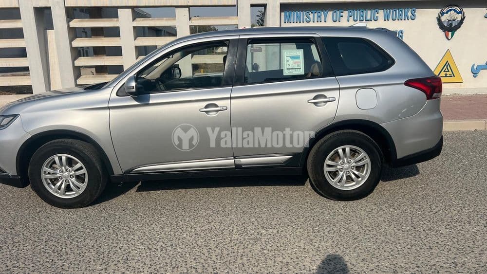 Used Mitsubishi Pajero GLS V6 2017