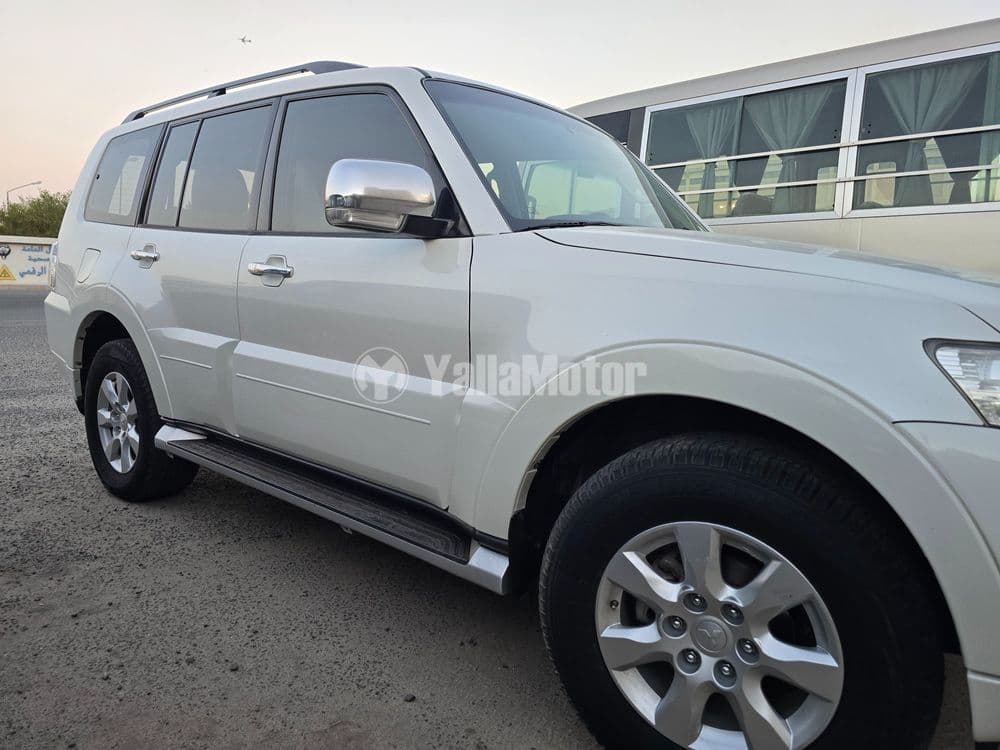 Used Mitsubishi Pajero GLS V6 2017