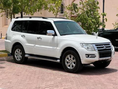 ميتسوبيشي باجيرو 3.5L GLS 5 Door 2015 مستعملة ميتسوبيشي باجيرو 3.5L GLS 5 Door 2015 مستعملة للبيع