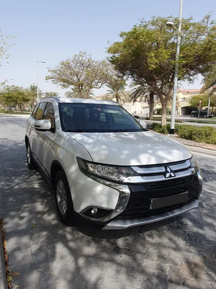 ميتسوبيشي أوتلاندر 2.4L GLX 5-Seater 2017 مستعملة