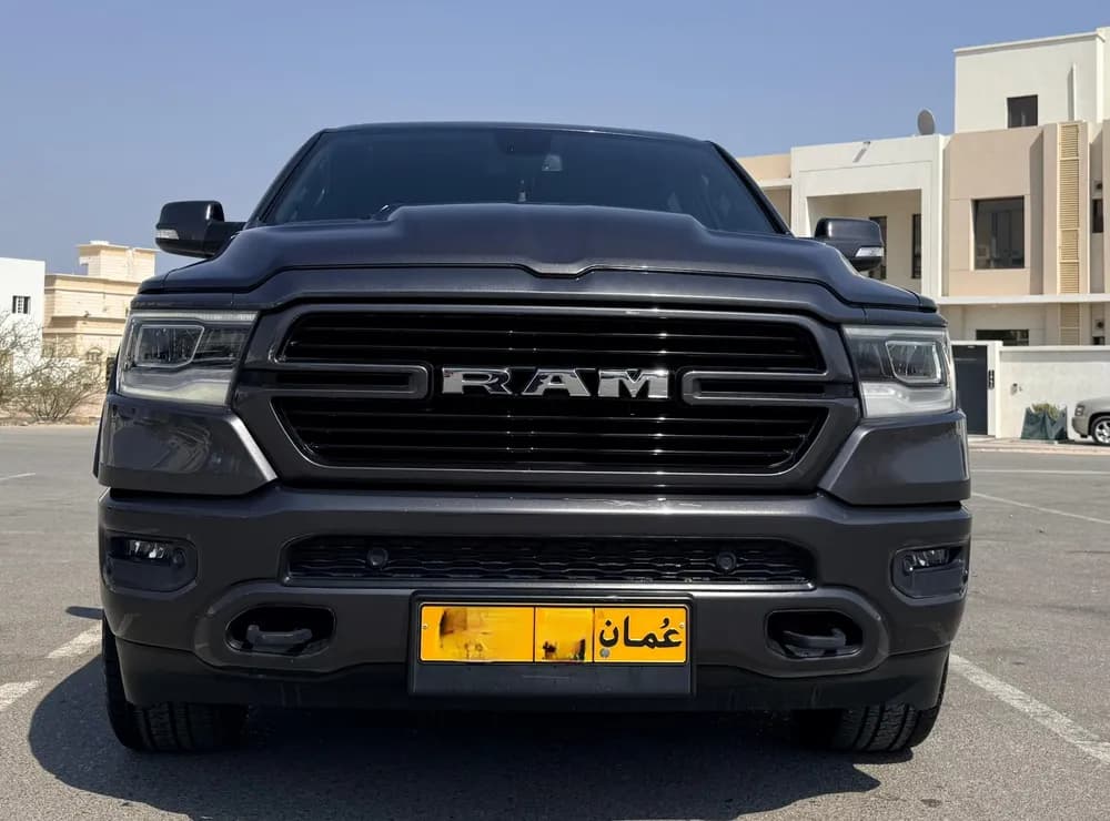 رام 1500 5.7L Laramie Double Cab 2020 مستعملة