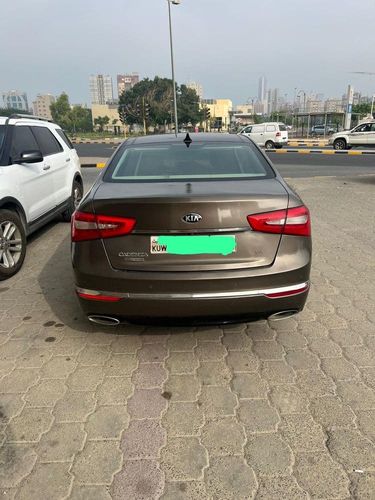 كيا كادنزا 3.5L Top 2015 مستعملة