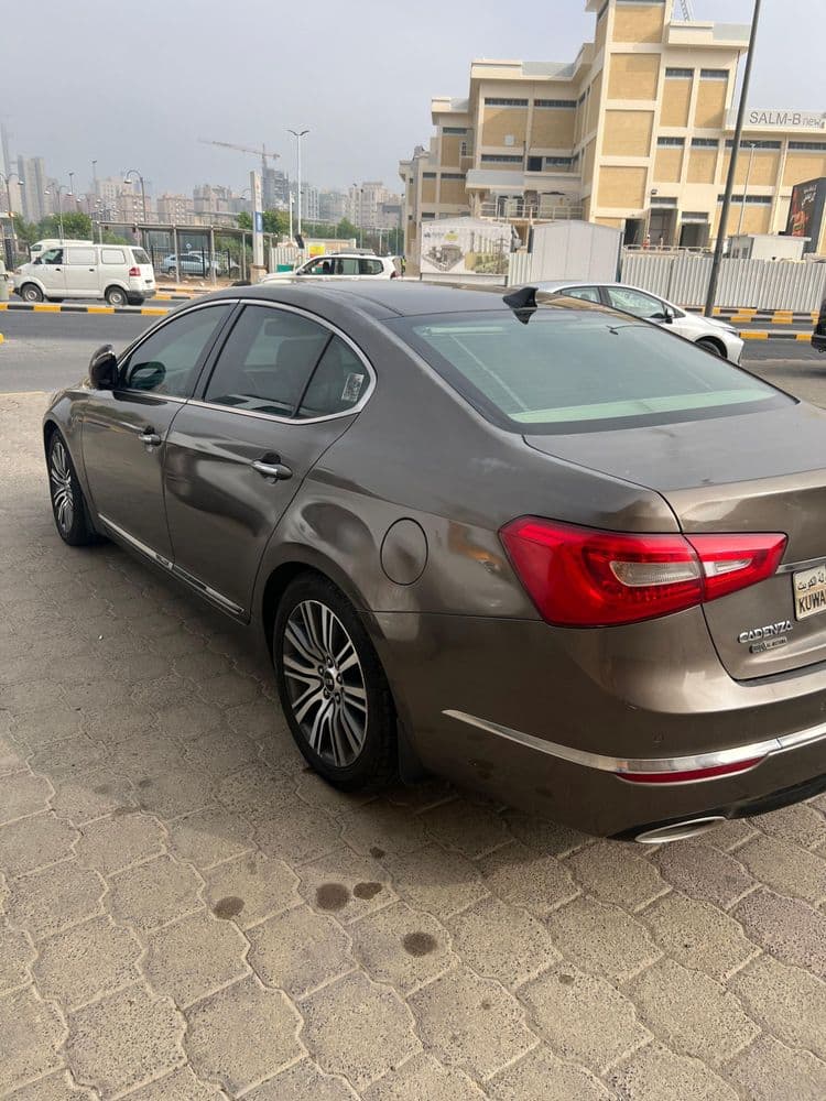 كيا كادنزا 3.5L Top 2015 مستعملة