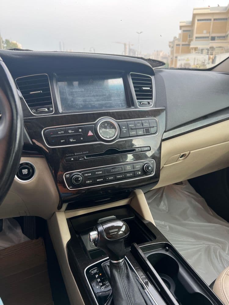 كيا كادنزا 3.5L Top 2015 مستعملة