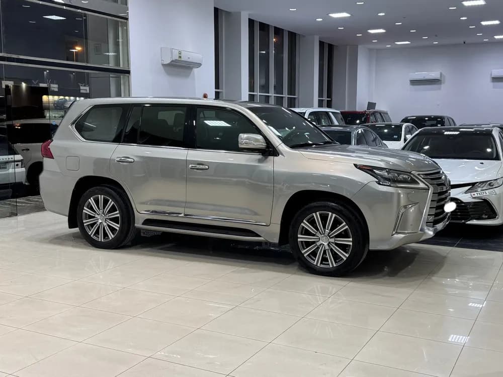 لكزس أل أكس 5 door 5.7L 2017 مستعملة