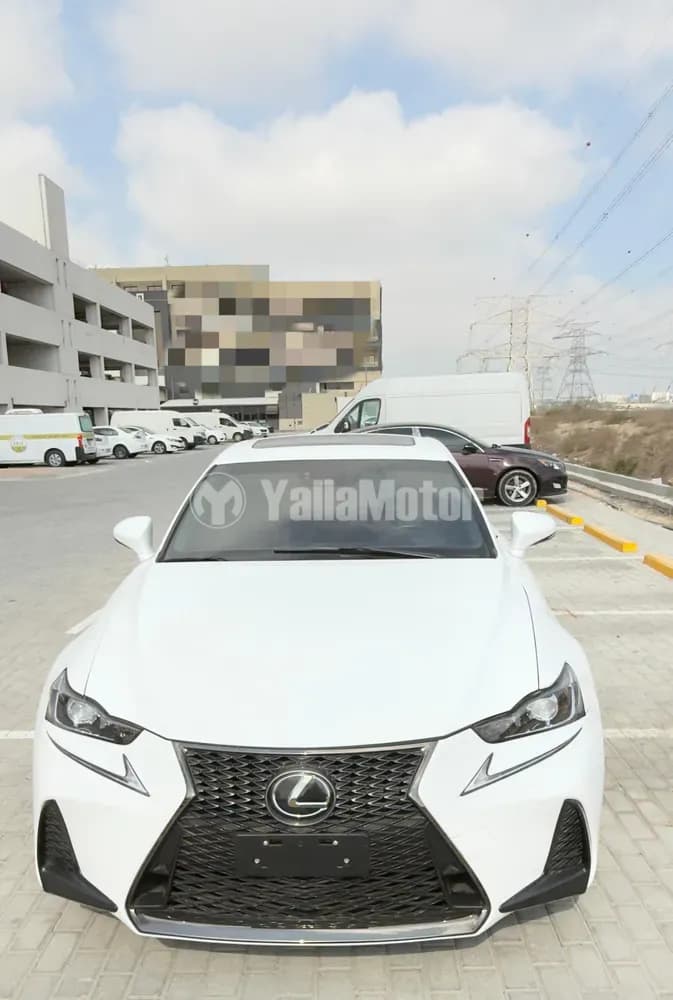 مستعملة لكزس آي أس 300 4 door 2.5L 2018