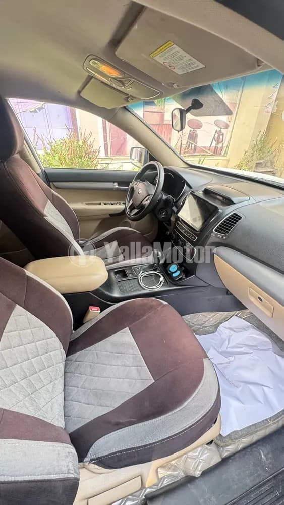 كيا سورينتو 2.4L 7 Seater 2015 مستعملة