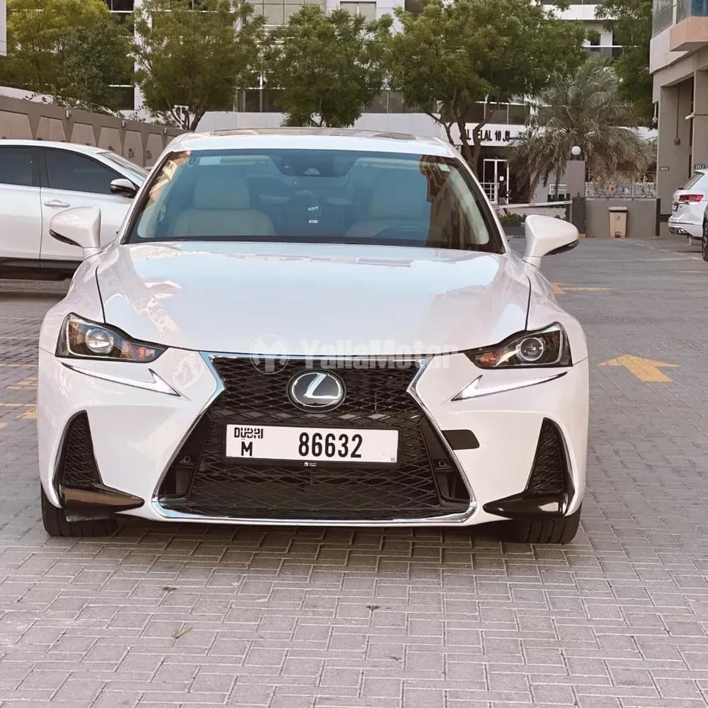 مستعملة لكزس آي أس 300 4 door 3.0L 2018