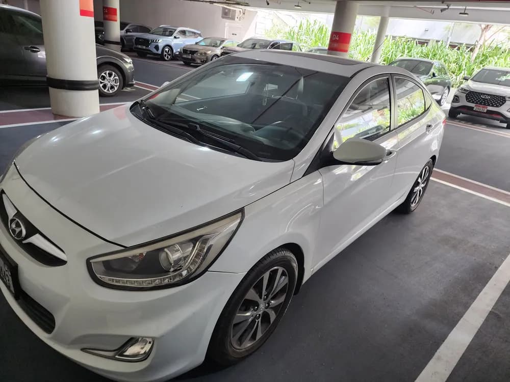 هيونداي اكسنت 1.6L Full Option 2015 مستعملة