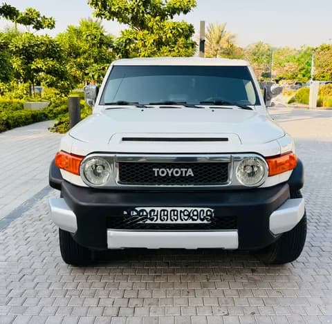 تويوتا اف جاي كروزر 5 Door 4.0L (Automatic) 2012 مستعملة تويوتا اف جاي كروزر 5 Door 4.0L (Automatic) 2012 مستعملة للبيع