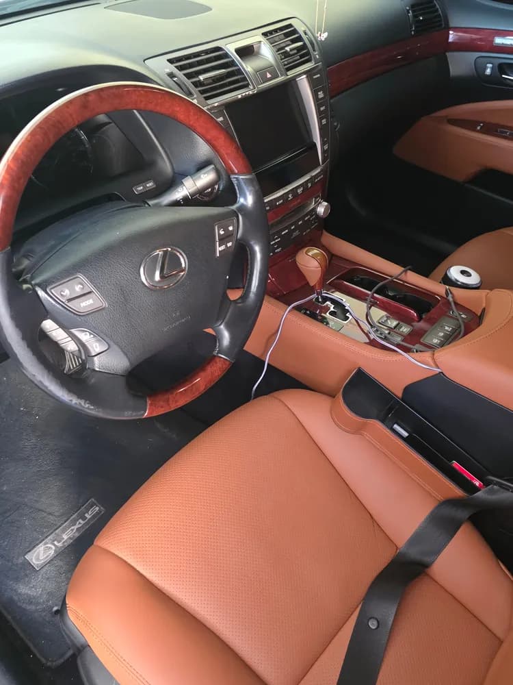 لكزس ls460 2010 مستعملة
