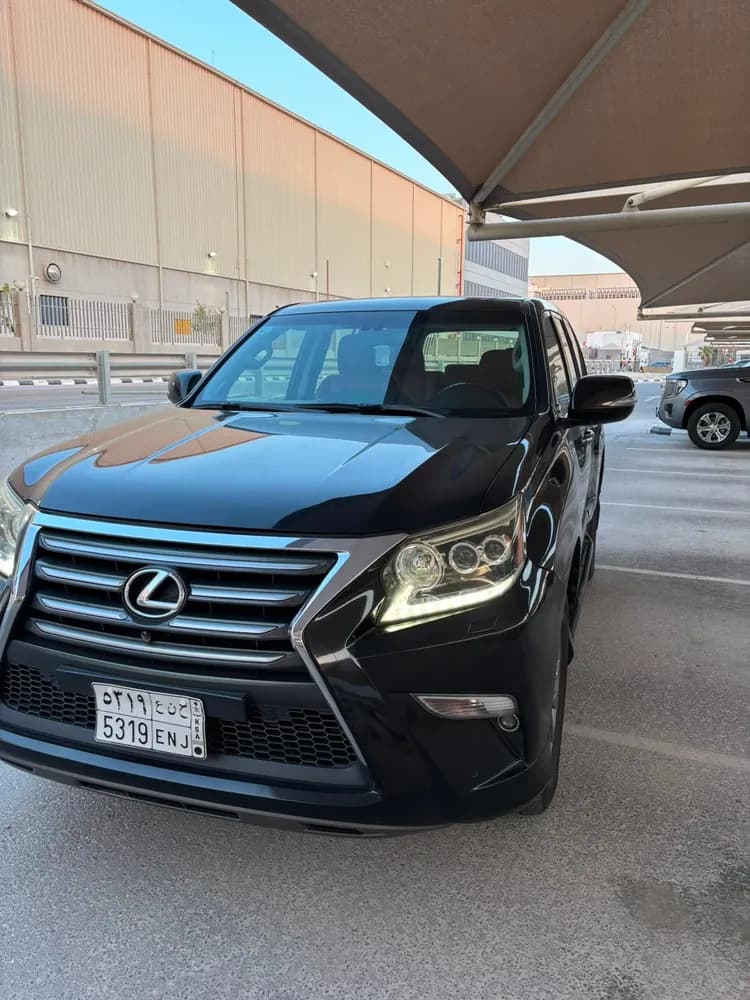 لكزس جي اكس 460 4 door 4.6L 2016 مستعملة