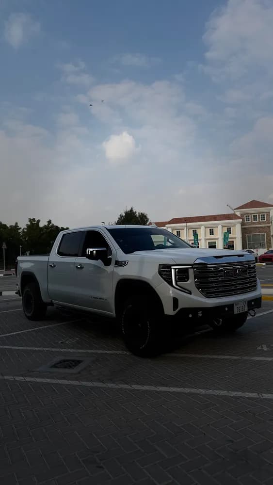 Used GMC Sierra Denali 6.2L Crew Cab (AWD) 2023