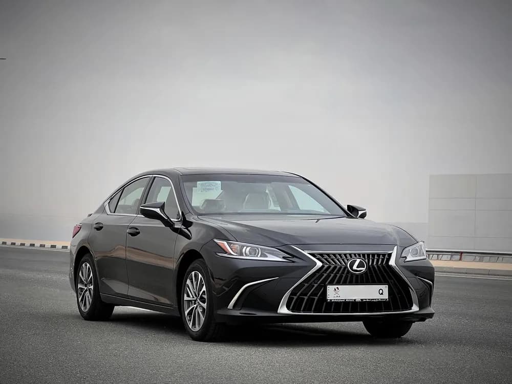 New Lexus ES 300 Hybrid 2025