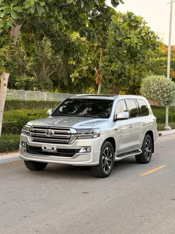 Used Toyota Land Cruiser 5.7 VXR 2014 Used Toyota Land Cruiser 5.7 VXR 2014 used_cars.forSale